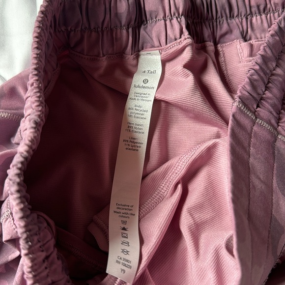 LULULEMON HOTTY HOT SHORT 4" *LINED INCOGNITO CAMO PINK TAUPE SIZE 4 TALL NWT - Picture 10 of 15